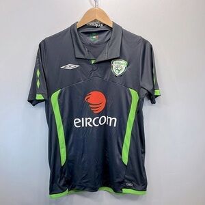 Umbro Ireland Soccer Jersey Mens Size Medium Gray Green Season 2009/10